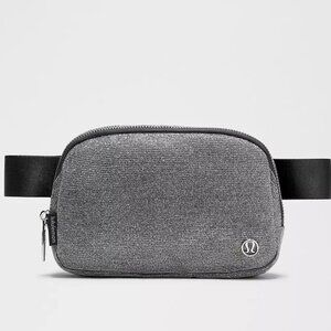 BNWT Lululemon Everywhere Belt Bag 1L Glitter, Dark Silver/Graphite Grey/Silver